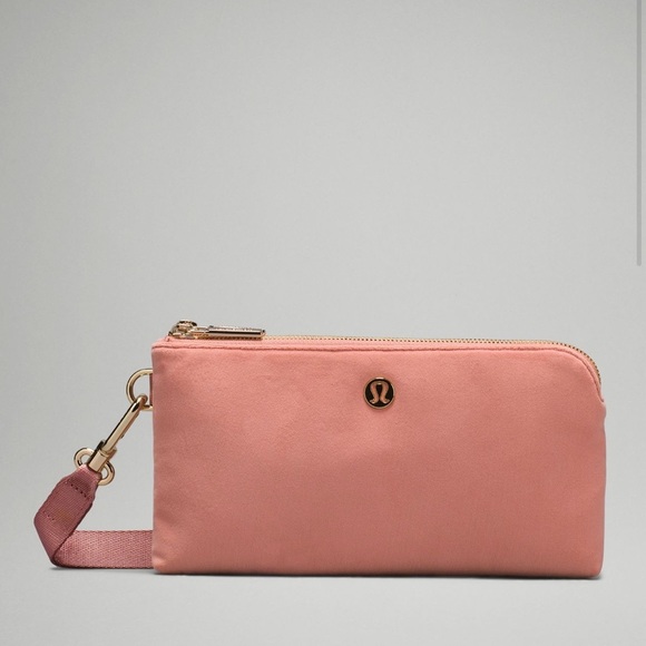 lululemon athletica Handbags - 🍋 LULULEMON Curved Velour Wristlet - NWT